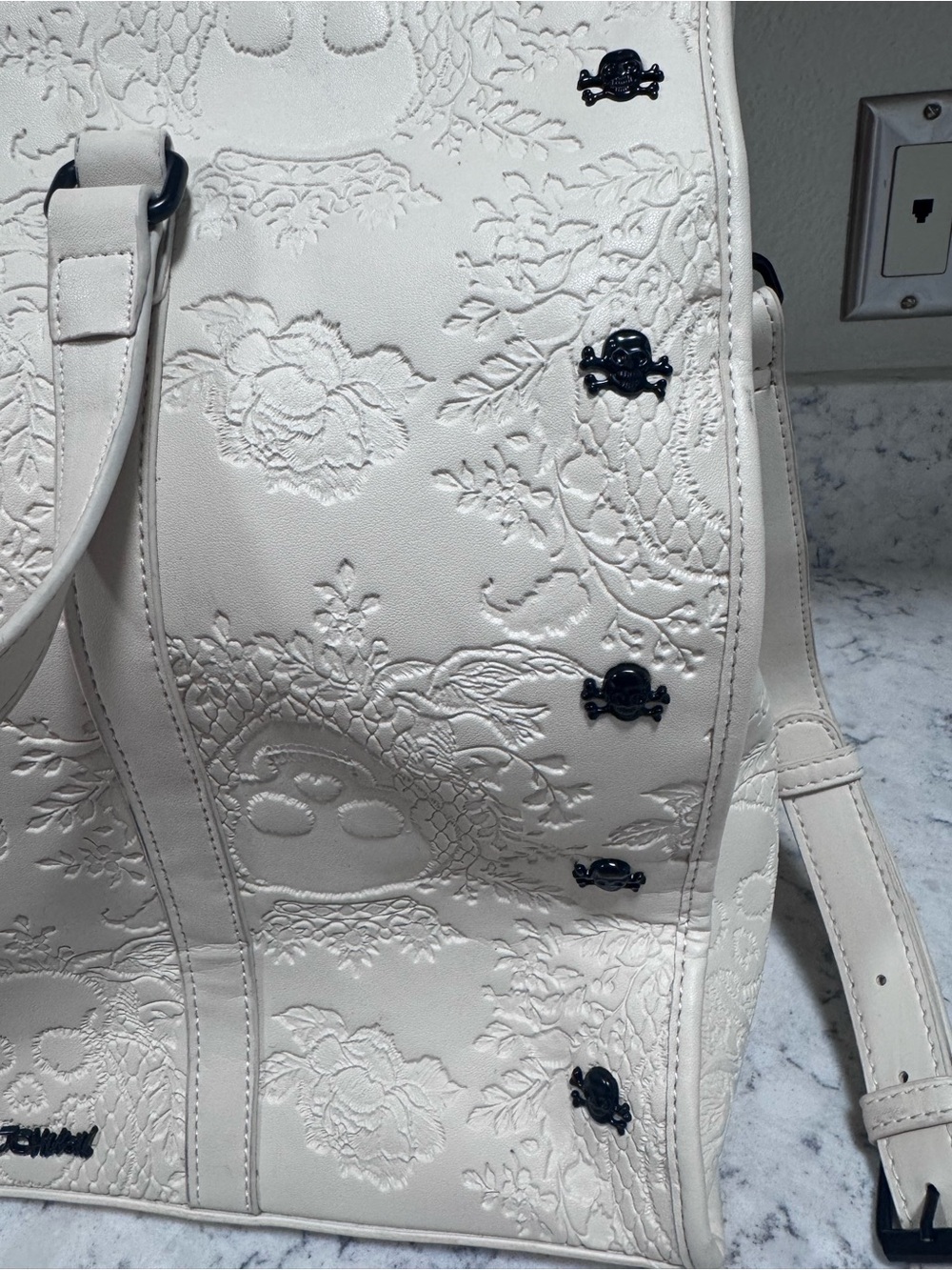 Betsey Johnson XOMATTIE skull embossed tote bag - Picture 4 of 9